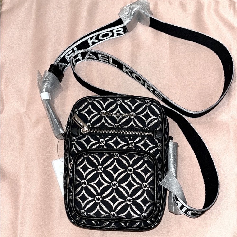 NWT Michael Kors Jet Set Crossbody Camera Bag